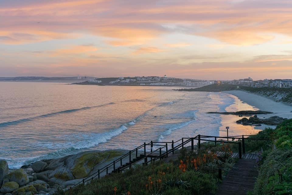 Perfect 10 - 10 To 13 Sleeper Luxury Holiday Home Breakage Deposit Of R2500 Per Weekend Lease Langebaan Eksteriør billede