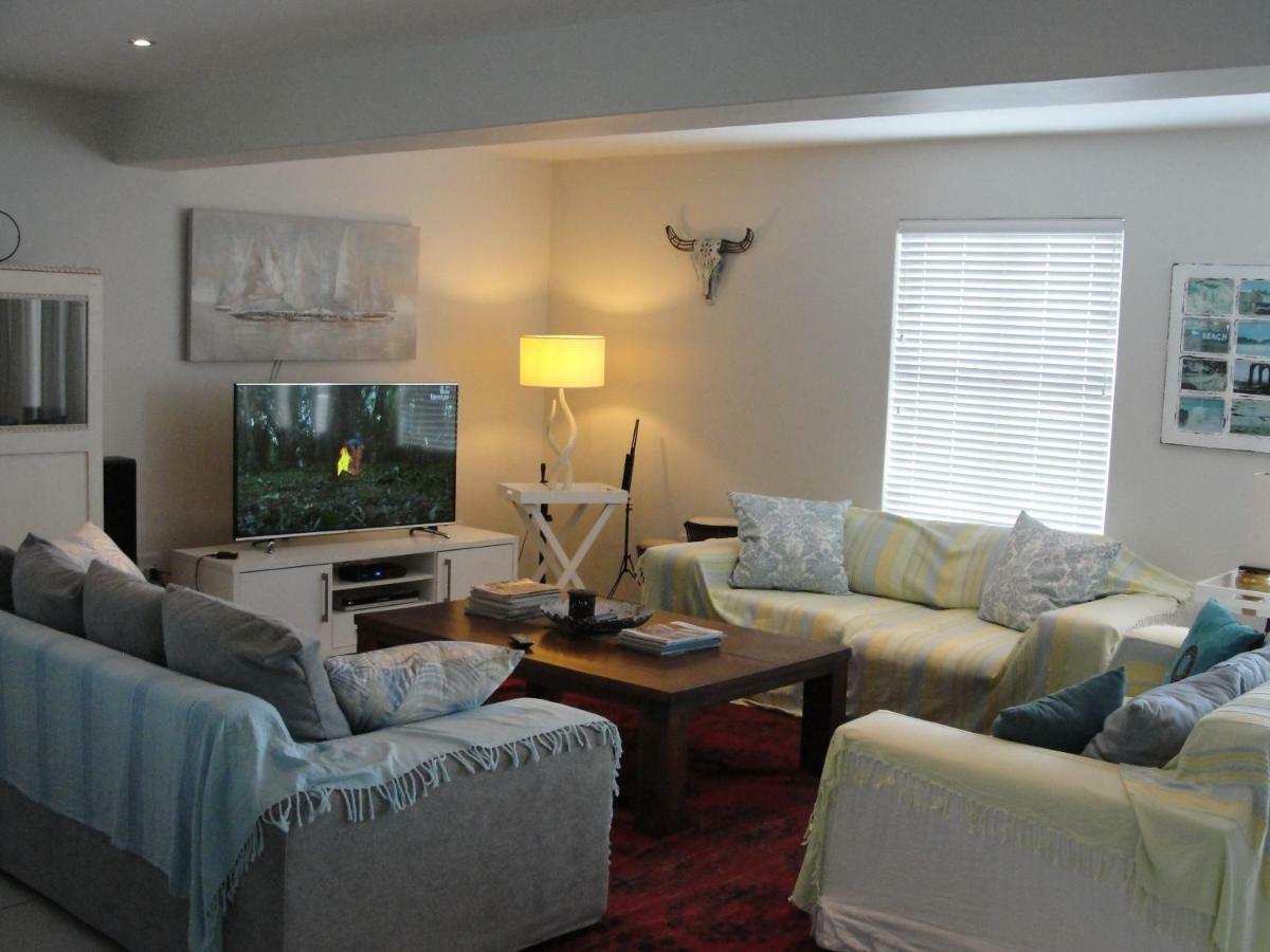 Perfect 10 - 10 To 13 Sleeper Luxury Holiday Home Breakage Deposit Of R2500 Per Weekend Lease Langebaan Eksteriør billede