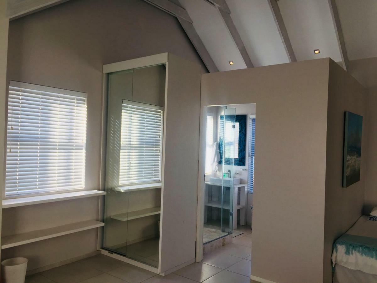 Perfect 10 - 10 To 13 Sleeper Luxury Holiday Home Breakage Deposit Of R2500 Per Weekend Lease Langebaan Eksteriør billede